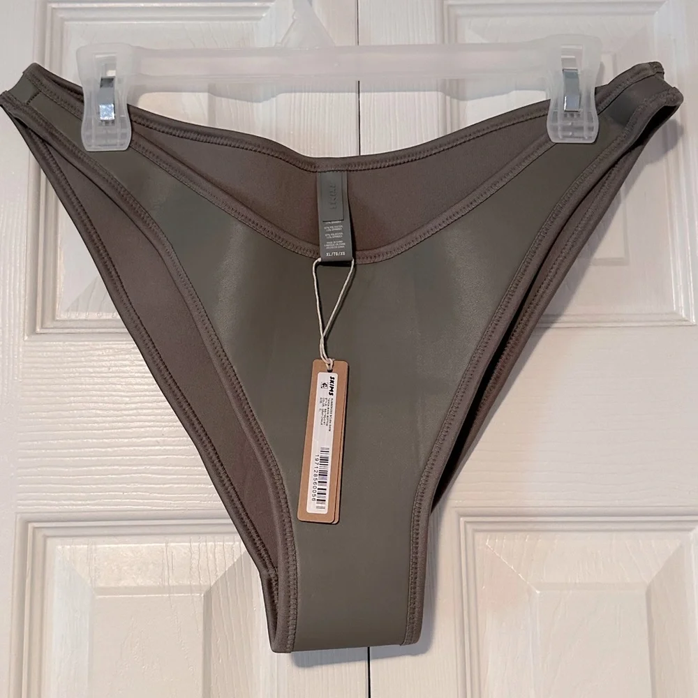 NWT Skims Rubberized Scuba Swim Tanga Bikini Bottom Color Gray Chalk - XL - Picture 1 of 5